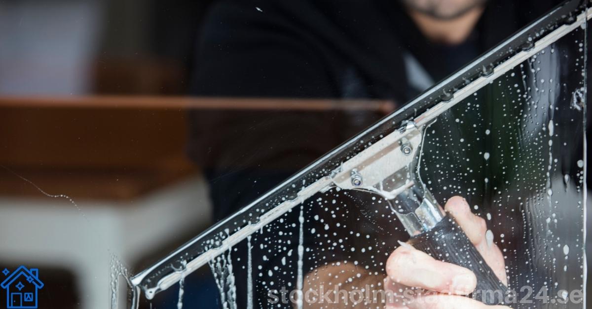 Putsa fönster med tidningspapper